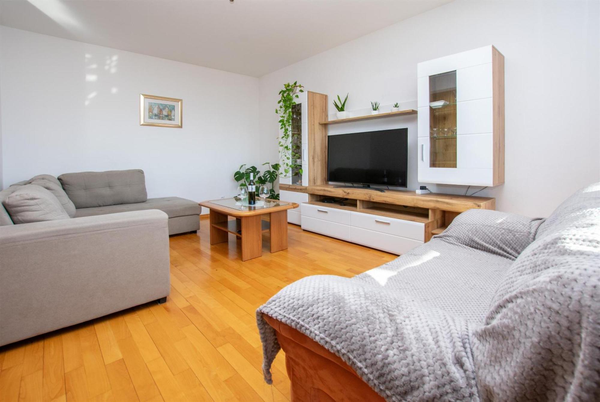 אומיס Apartment Zdravko מראה חיצוני תמונה
