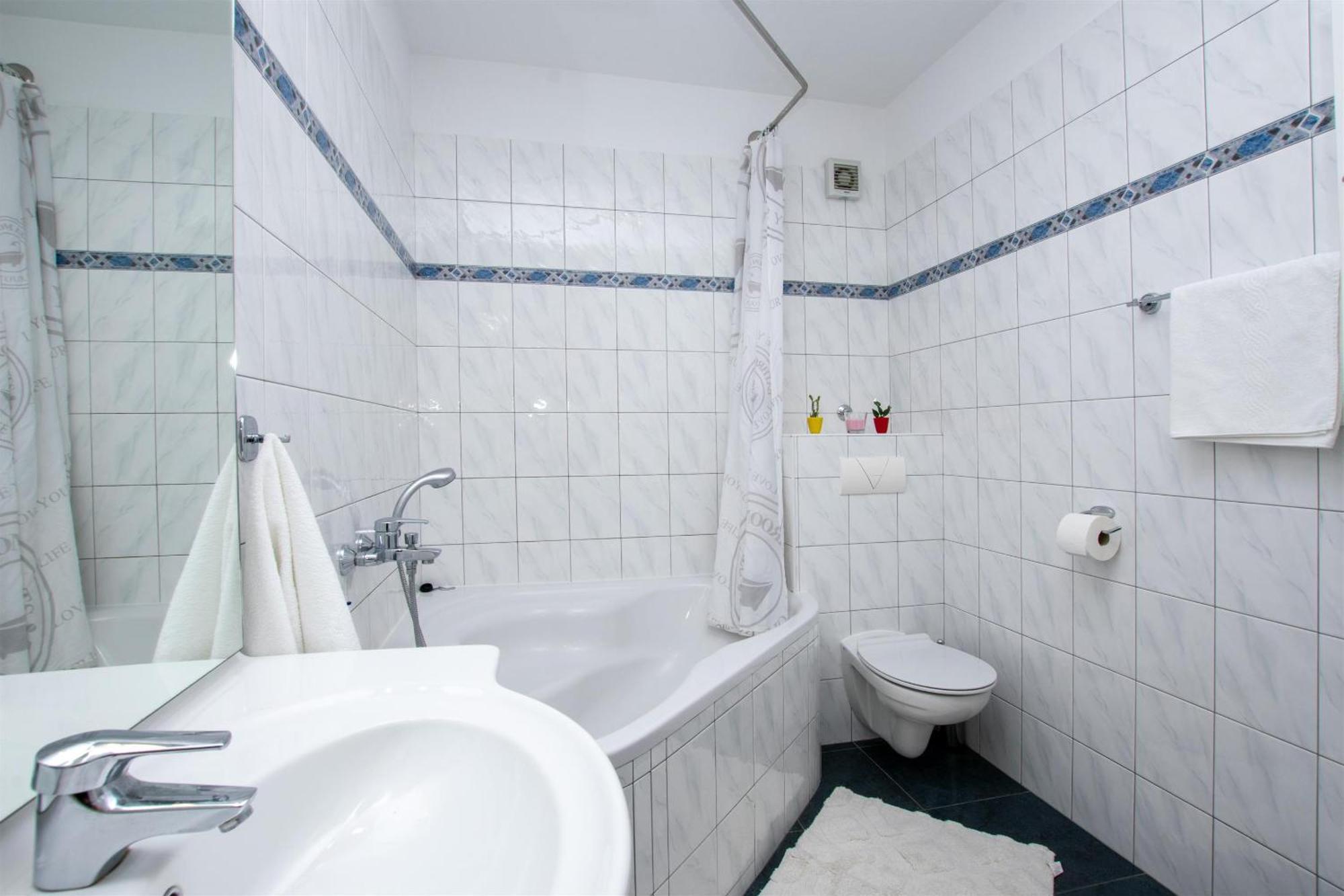 אומיס Apartment Zdravko מראה חיצוני תמונה