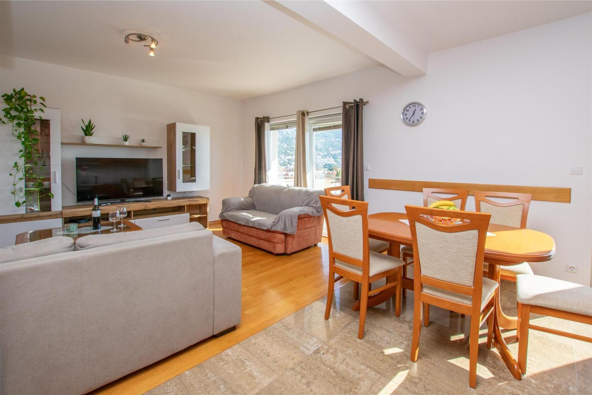 אומיס Apartment Zdravko מראה חיצוני תמונה