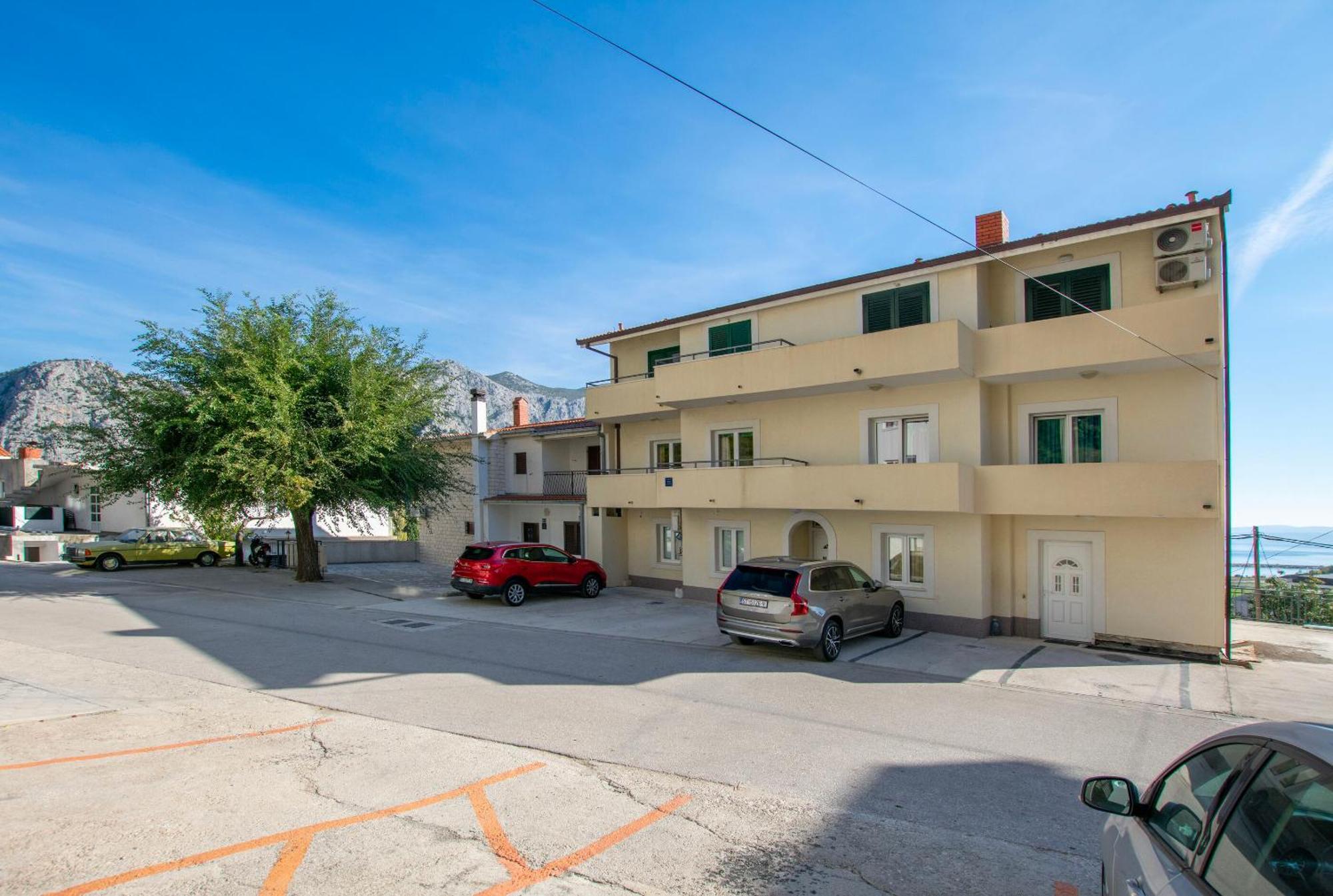 אומיס Apartment Zdravko מראה חיצוני תמונה