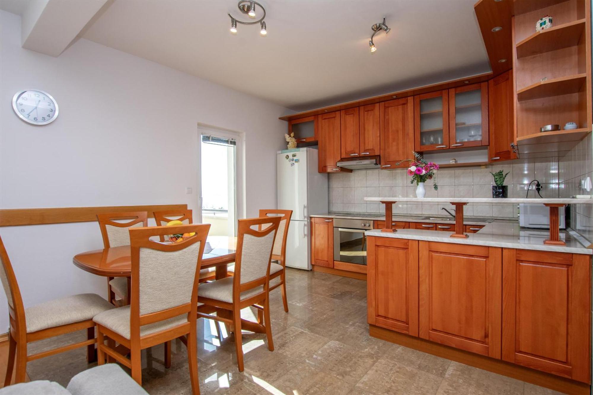 אומיס Apartment Zdravko מראה חיצוני תמונה