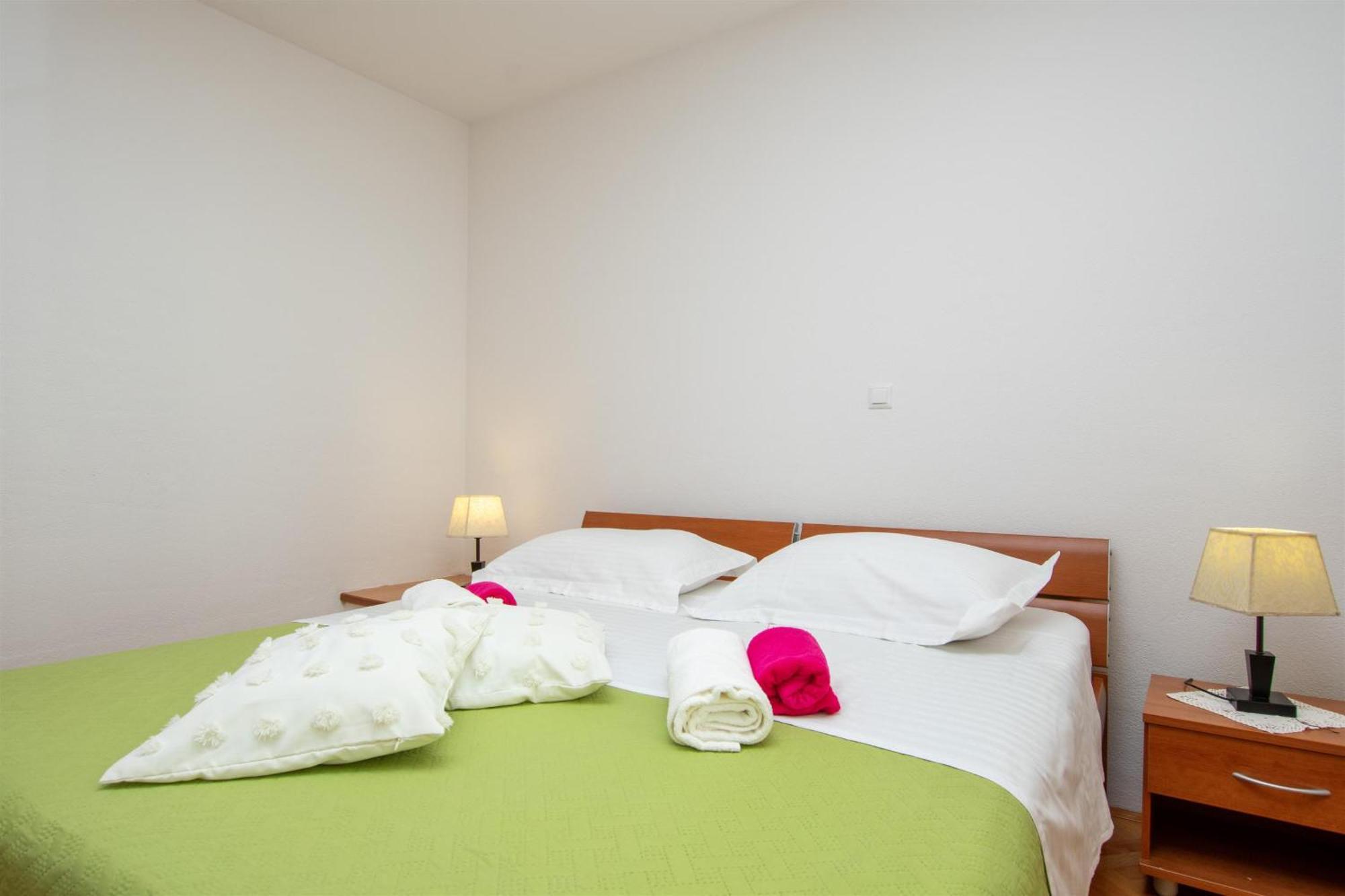 אומיס Apartment Zdravko מראה חיצוני תמונה