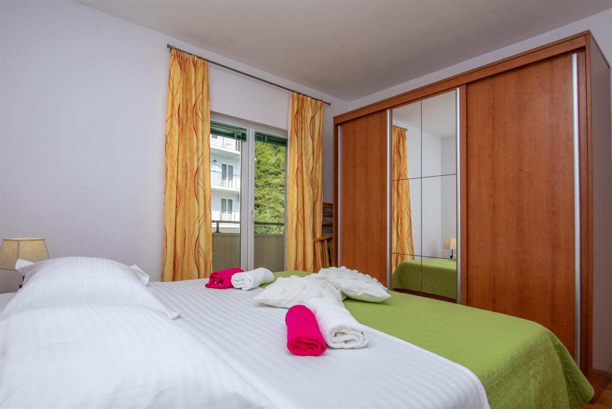 אומיס Apartment Zdravko מראה חיצוני תמונה
